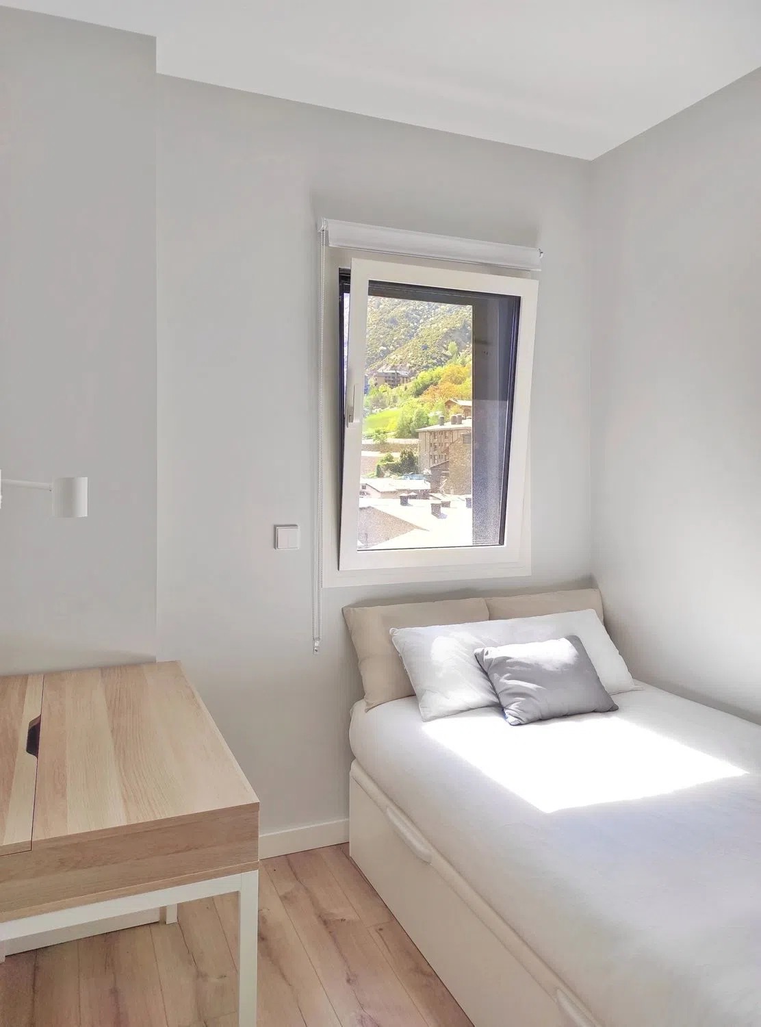 Habitació amb vistes a la vall d'Encamp, totalment moblada